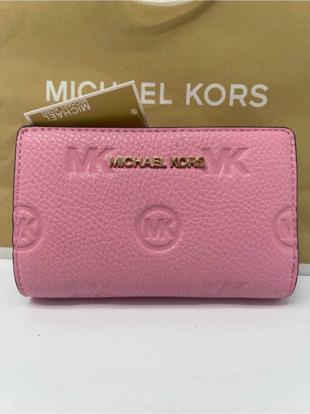 MICHAEL KORS Jet Set Travel Medium Logo Debossed Bifold Wallet
Carnation 
NWT